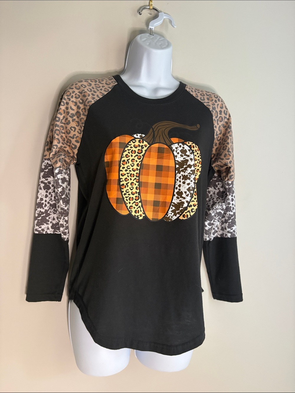 Women’s Black Halloween Pumpkin Graphic Long Sleeve Top